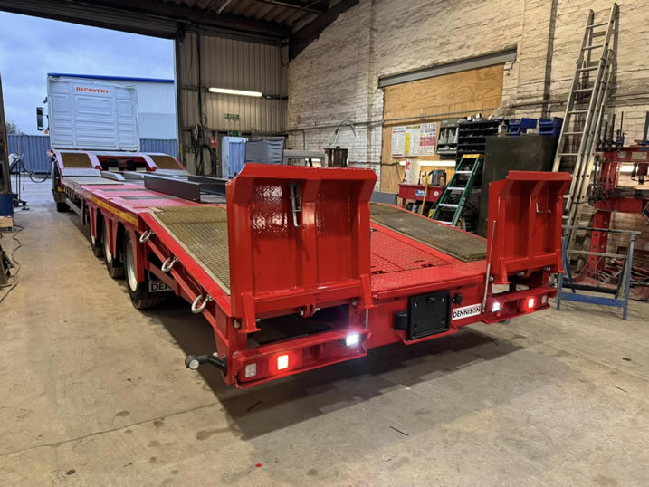 Trailerman. 2 gas rams fitted to assist load